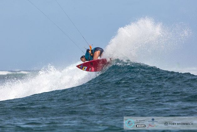 Milla Ferreira primeira etapa do Circuito Mundial de kitesurfe, Ilhas Mauricio, continente africano. Foto: Toby Bromwich.