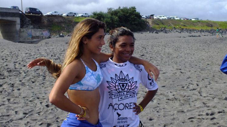 Carol Bonelli e Deyse Costa, VISSLA ISA World Junior Surfing Championship 2016, Açores, Portugal. Foto: Patrick Toledo.
