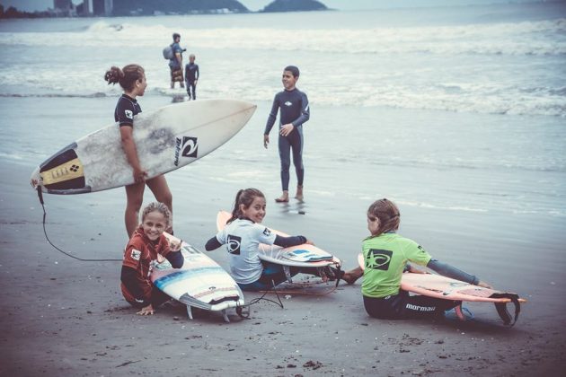 Surf treino, Praia Central de Guaratuba, Paraná. Foto: Luiz de Lima.