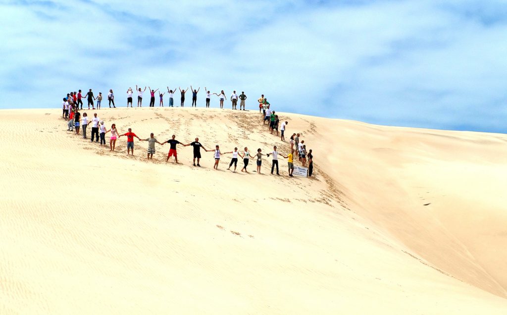 Abraço simbólico às Dunas da Ribanceira, Imbituba (SC).