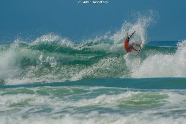 Eduardo Chalita quarta etapa do Circuito Arpoador Surf Club, praia do Arpoador (RJ). Foto: Claudio Franco.