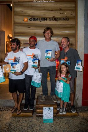 Premiação Master quarta etapa do Circuito Arpoador Surf Club, praia do Arpoador (RJ). Foto: Claudio Franco.