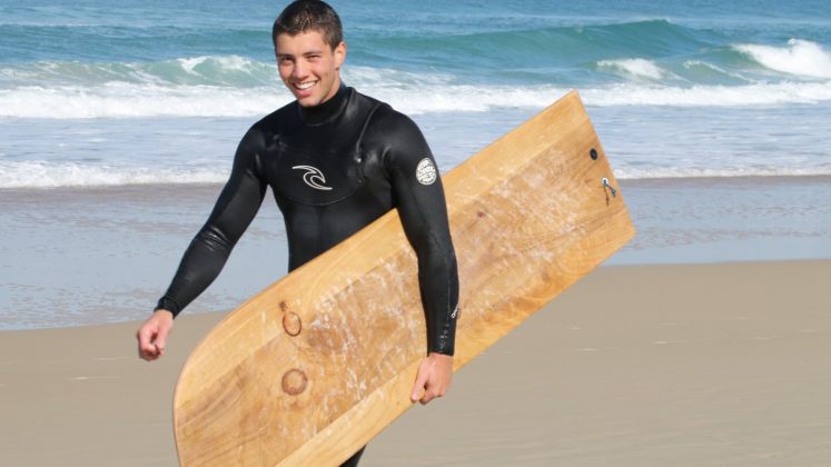 Últimas vagas para o workshop com David Weber Surfboards, onde o participante fará sua própria prancha de madeira. Foto: Divulgação.