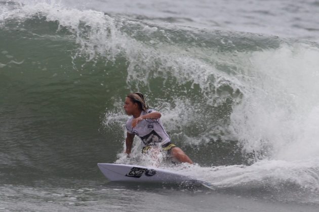 Hedieferson Jr vencedor da Mirim. terceira etapa do Surf Treino AFS, Prainha, São Francisco do Sul (SC). Foto: Basílio Ruy.