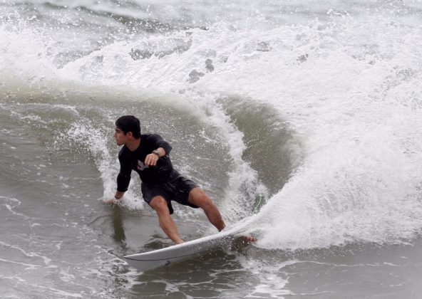Alcides Lopes Neto, vencedor da Open. terceira etapa do Surf Treino AFS, Prainha, São Francisco do Sul (SC). Foto: Basílio Ruy.