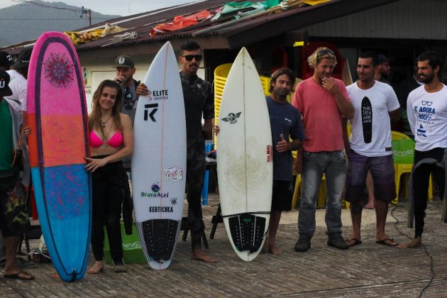 Finalistas da categoria Adaptados etapa decisiva do ASJ South to South, praia da Joaquina, Florianópolis. Foto: Rodrigo Amorim.