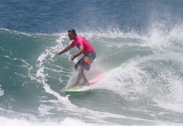Alex Leite foi vice campeão na categoria Longboard, defendendo a ASM Matadeiro Segunda etapa do Vida Marinha Surfing Games Interassociações 2016, praia do Santinho, Florianópolis (SC). Foto: Basílio Ruy.