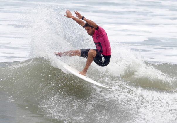 Caetano Vargas, da AIS Itapoá, campeão Open em Imbituba Vida Marinha Surfing Games Interassociações de 2016, praia da Vila, Imbituba (SC). Foto: Basílio Ruy.