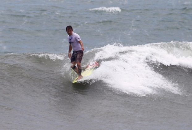 Josimar Pita da ASBC Balneário Camboriu venceu as três etapas do circuito VMSGI 2016 na categoria Longboard. Vida Marinha Surfing Games Interassociações de 2016, praia da Vila, Imbituba (SC). Foto: Basílio Ruy.