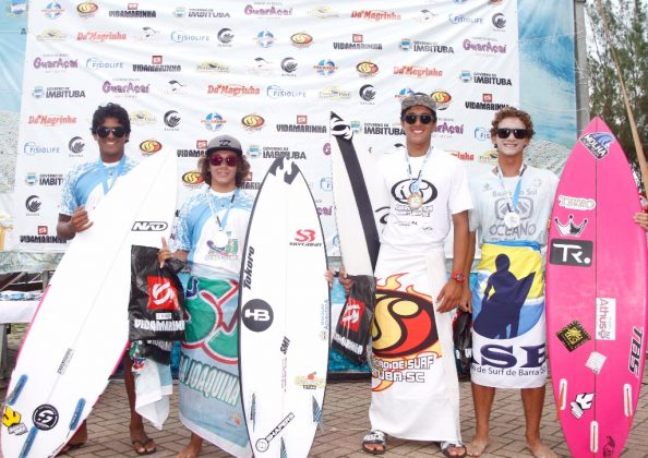 Pódio Junior Vida Marinha Surfing Games Interassociações de 2016, praia da Vila, Imbituba (SC). Foto: Basílio Ruy.