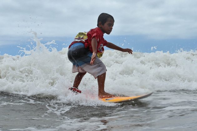 Joa?o Vitor AC Encontro Paulista de Escolas de Surf, praia da Enseada, Bertioga (SP). Foto: Adriana Berlinck.