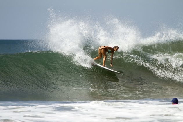 Bruna, surfe em Pipes. Nicarágua. Foto: José Guilherme Leite.