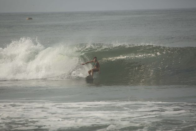 Thais Ribas, surf em Shacks.  Nicarágua. Foto: José Guilherme Leite.