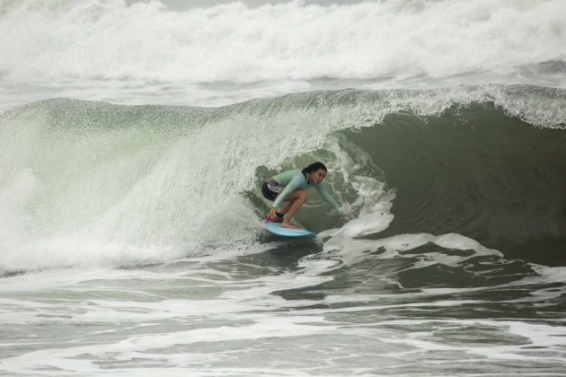 Bianca Lima, surfe em Shacks. Nicarágua. Foto: José Guilherme Leite.