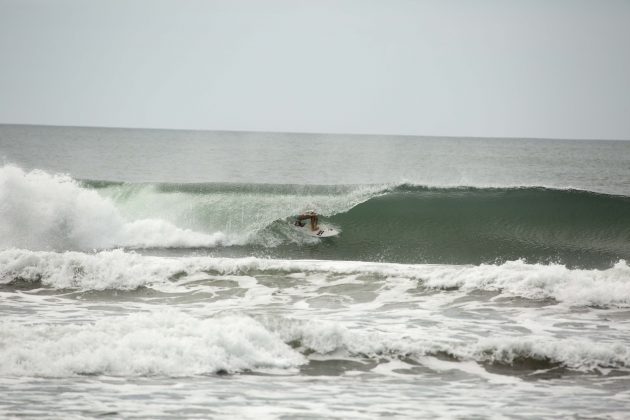 Bruna, surfe em Salinas Grande. Nicarágua. Foto: José Guilherme Leite.
