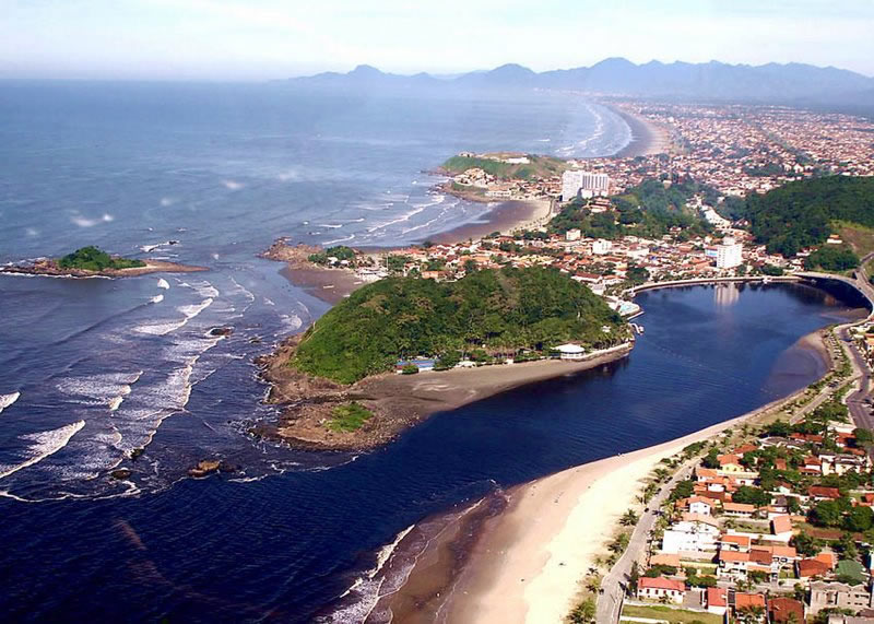 Evento rola na Praia do Centro, em Itanhaém (SP).