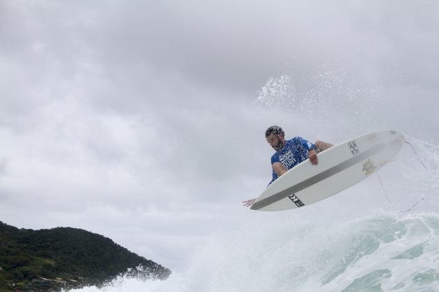 Alan Saulo XVI Mormaii Brasiliense de Surf, Praia do Silveira, Garopaba. Foto: James Thisted.