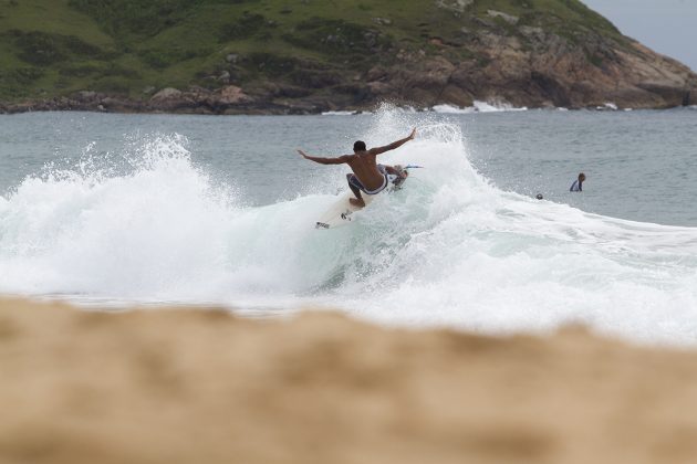 Ariel Ferreira XVI Mormaii Brasiliense de Surf, Praia do Silveira, Garopaba. Foto: James Thisted.