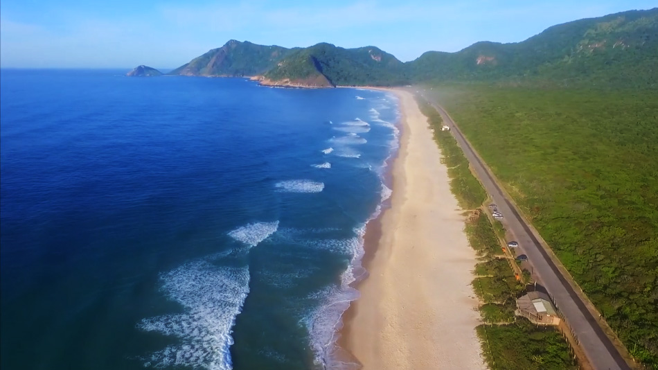 Visão aérea a linda praia de Grumari.