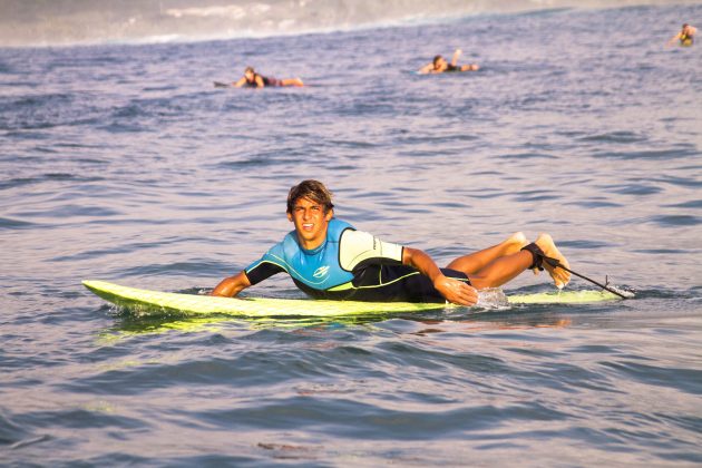 Vitor Ferreira durante sua quinta temporada no Havaí. Foto: Redação Waves.