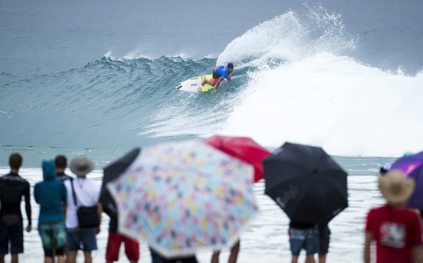 Italo Ferreira defende o título da etapa de abertura do Tour, na Gold Coast, Austrália.