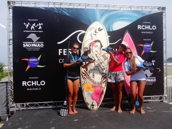 Pódio SUP Feminino segunda etapa do Festival Costa da Mata Atlântica, em Itararé, São Vicente. Foto: Francisco Armando Marengo.