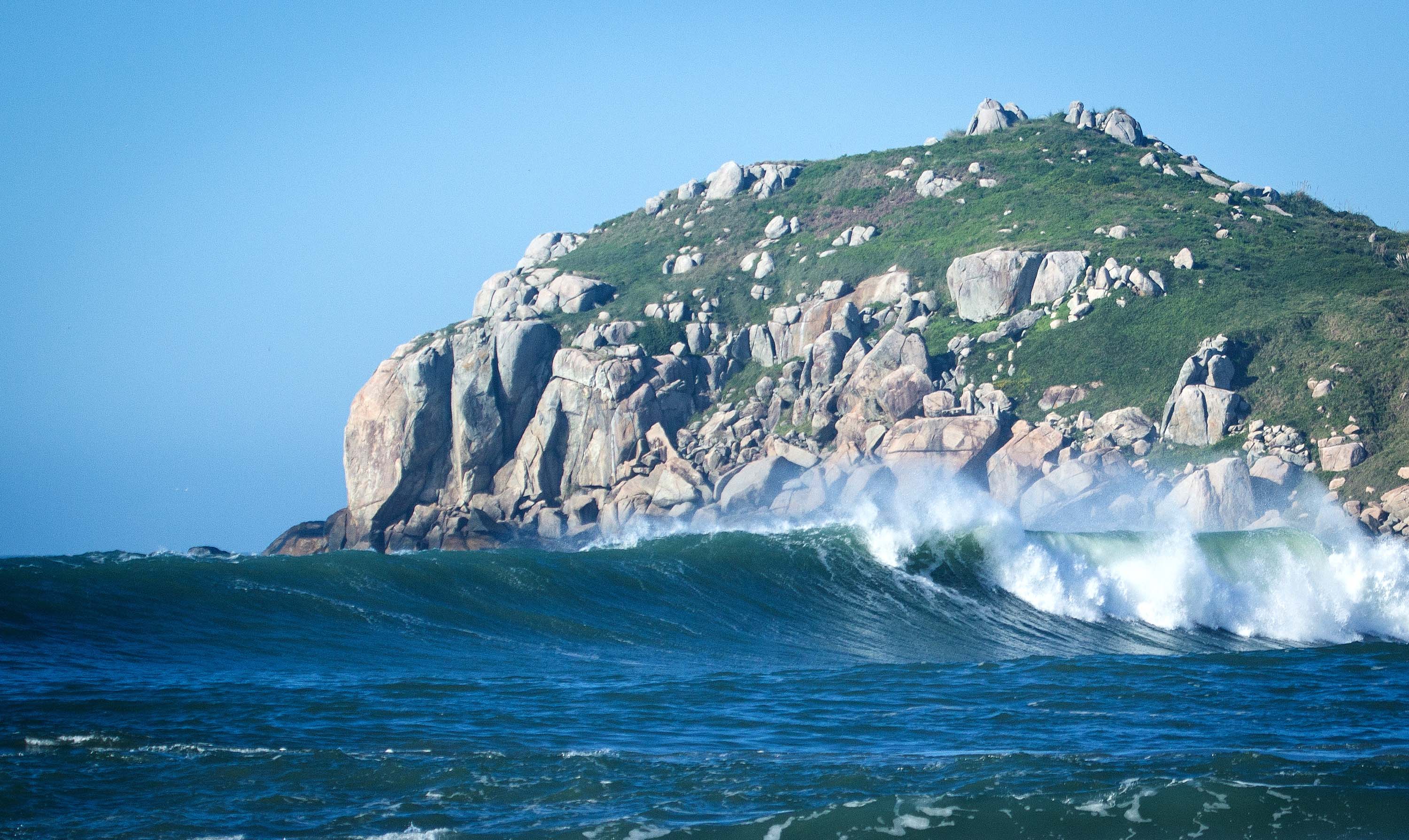 Praia da Vila será liberada nos dias de ondas grandes.