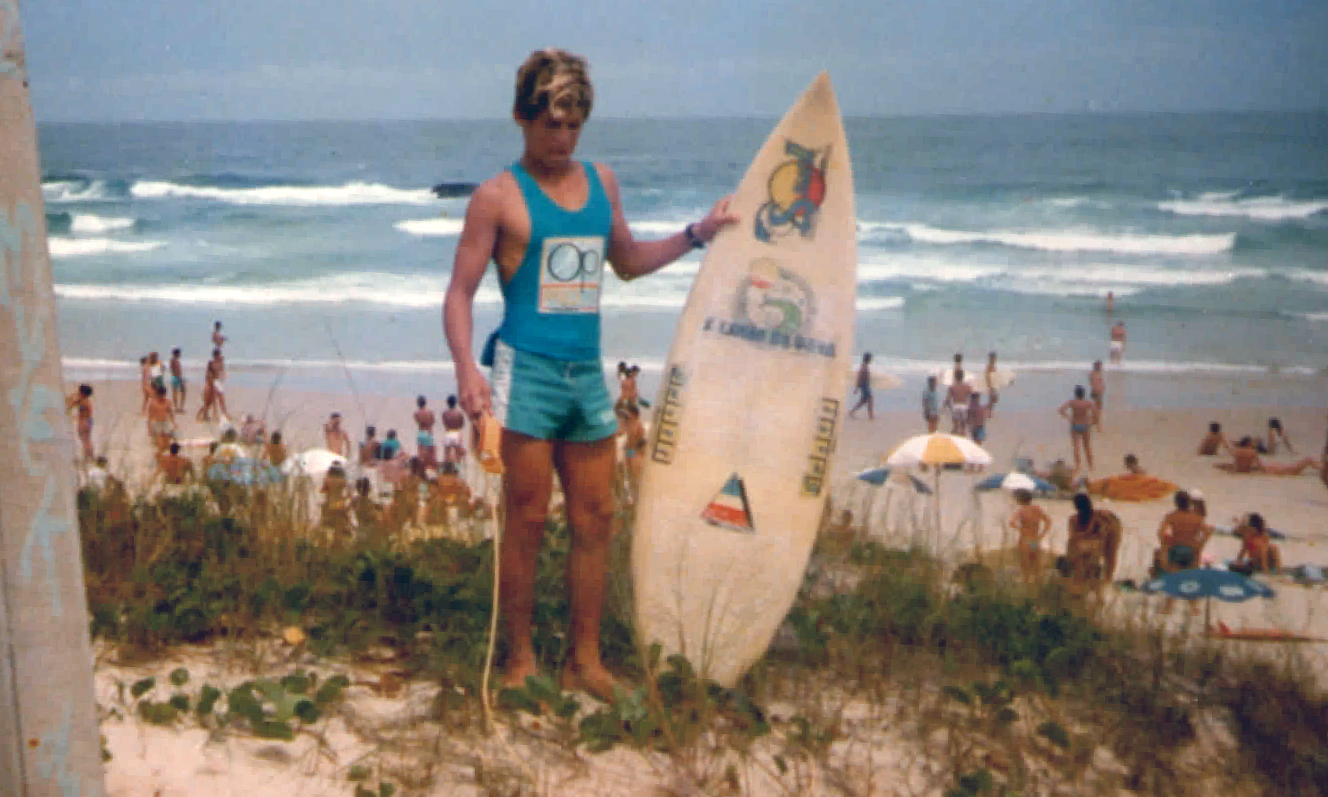 Fabio Gouveia e prancha Swell Lines, do shaper Paulo Bala, OP Pro 1986, Santa Catarina.