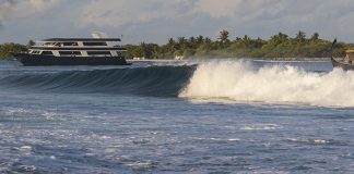 Indonésia retém surfistas