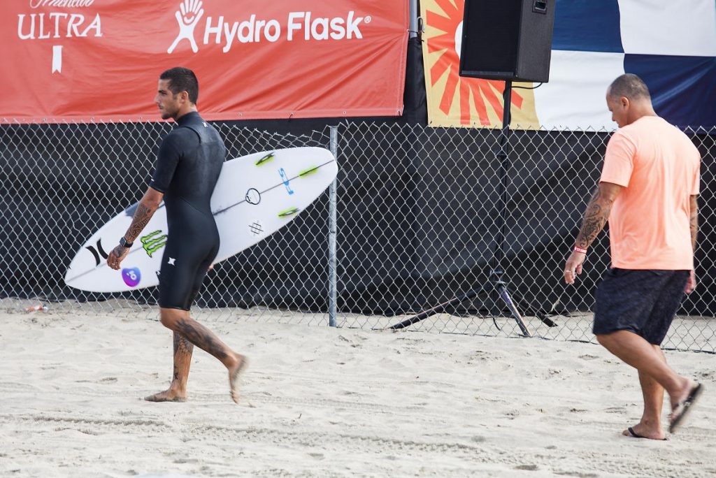 Filipe Toledo não consegue chegar a tempo de competir no US Open of Surfing 2023.