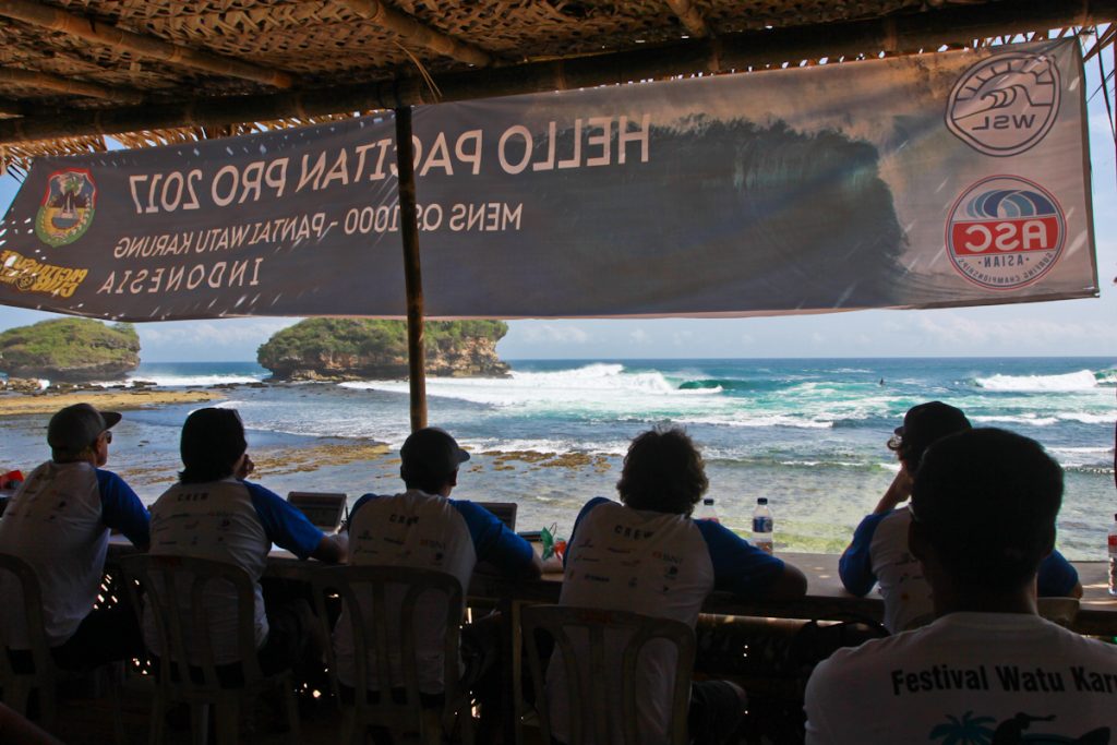 Curso oferece atualização dos critérios de arbitragem do surfe.