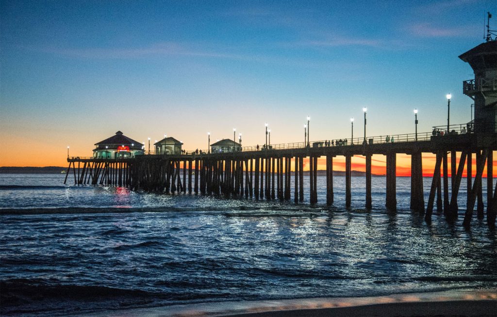 Píer de Huntington Beach é um dos locais mais tradicionais do esporte nos EUA.