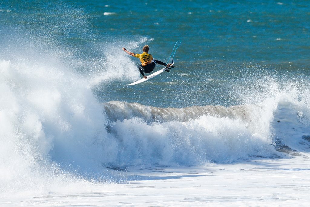 John John Florence pode ficar de três semanas até seis meses fora de combate.