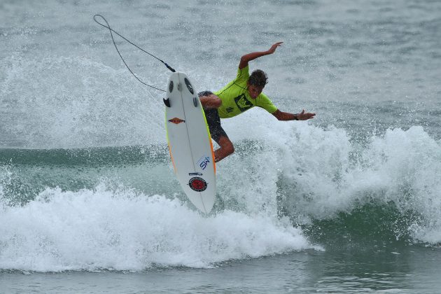 Giovanni Pontes, Hang Loose Surf Attack 2017, Praia do Tombo, Guarujá (SP). Foto: Munir El Hage.