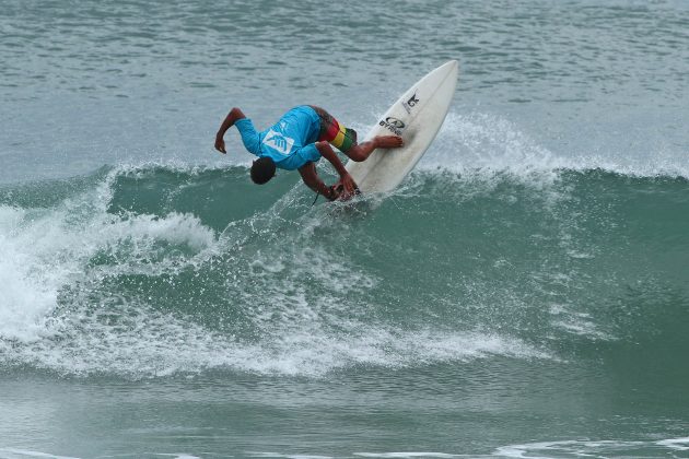 Higor Souza, Hang Loose Surf Attack 2017, Praia do Tombo, Guarujá (SP). Foto: Munir El Hage.