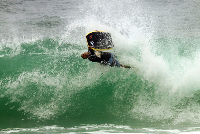 Abel Torres compete em casa no Rio Bodyboarding Master Series.