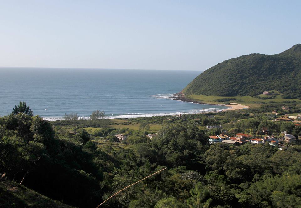 Praia da Silveira é um dos picos mais conhecidos de Garopaba.