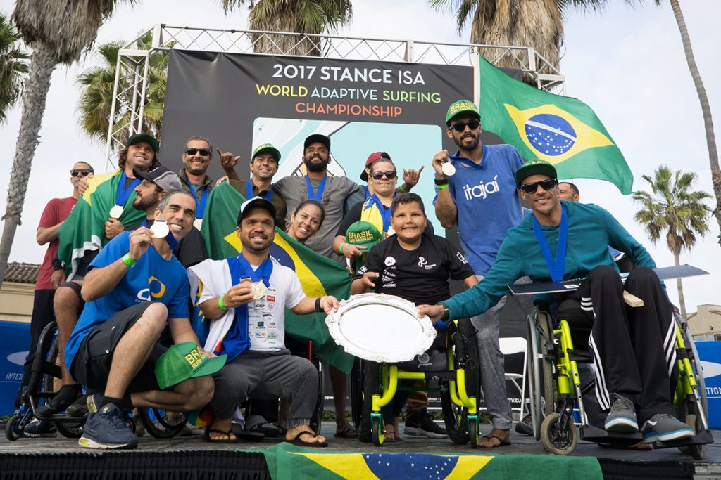 Equipe brasileira é bicampeã por equipes do ISA World Adaptive.