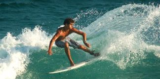 Surf Escola leva molecada para Búzios (RJ)