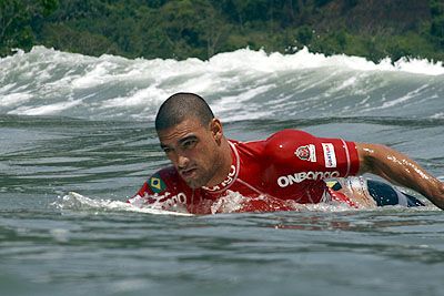 Leo Neves, Onbongo Pro Surfing 2006, Itamambuca, Ubatuba (SP). Foto: Aleko Stergiou.